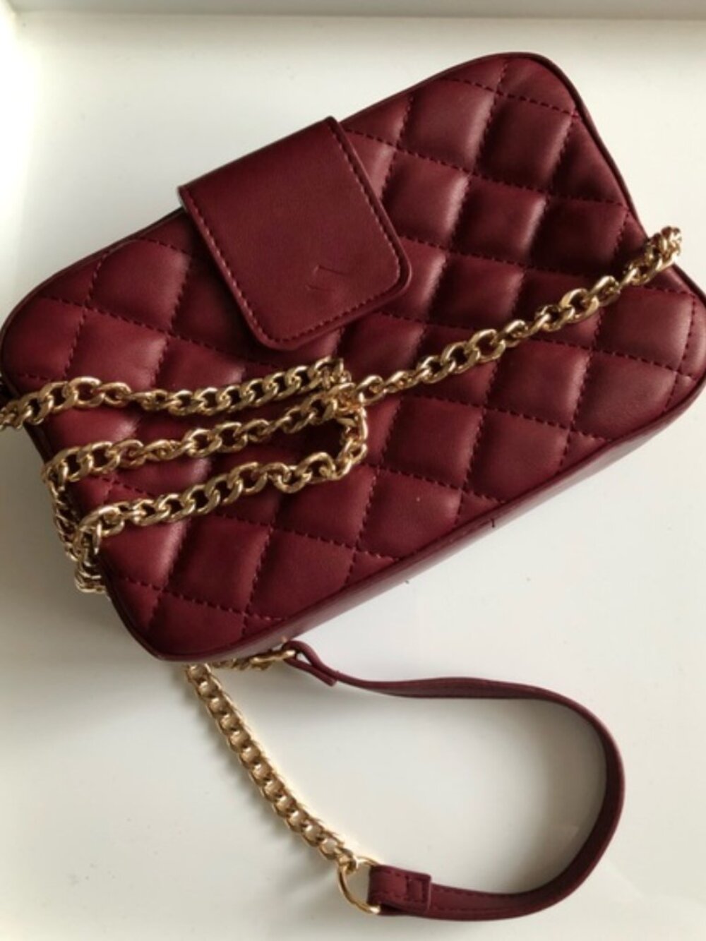 Women’s Forever21 Quilted Crossbody Purse With Gold Chain